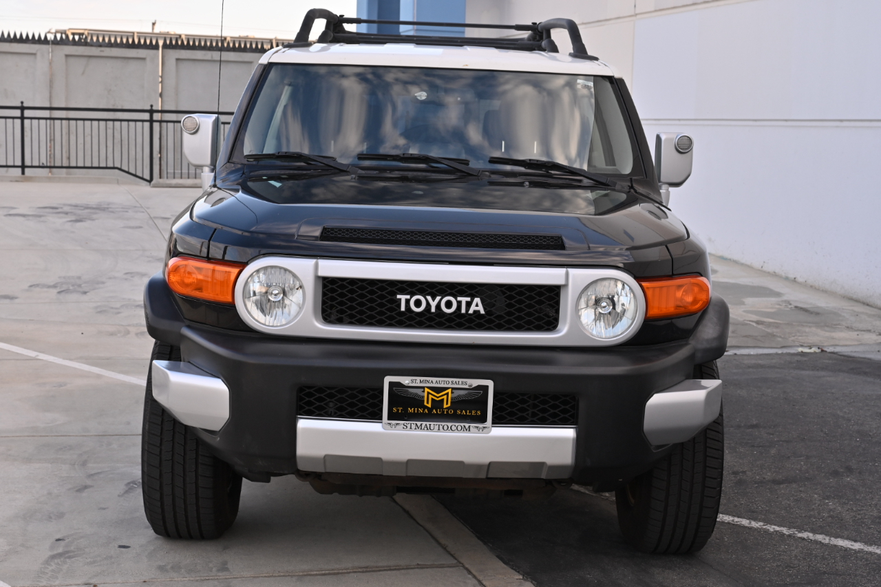 Toyota FJ Cruiser 2WD 2011