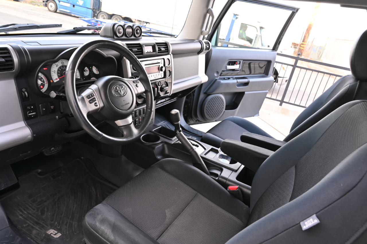 Toyota FJ Cruiser 2WD 2011