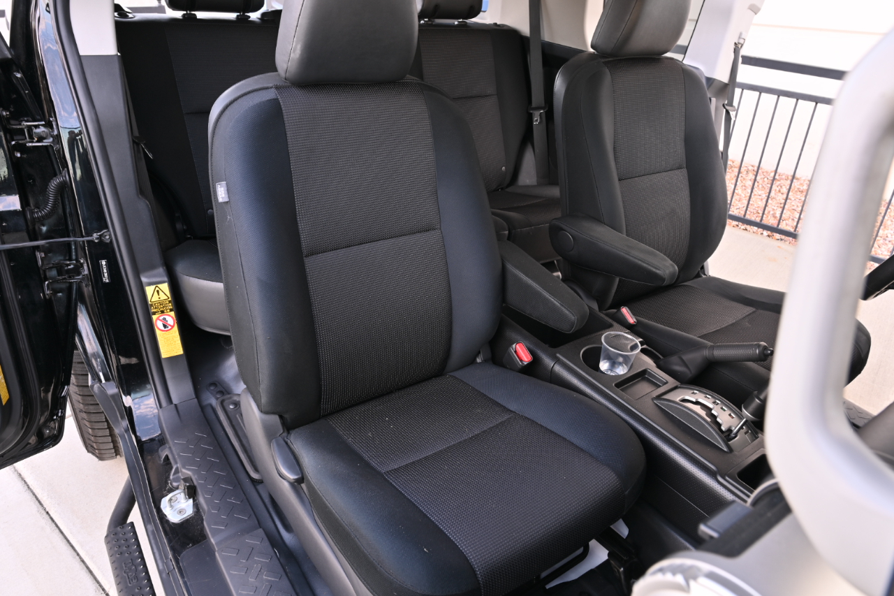Toyota FJ Cruiser 2WD 2011