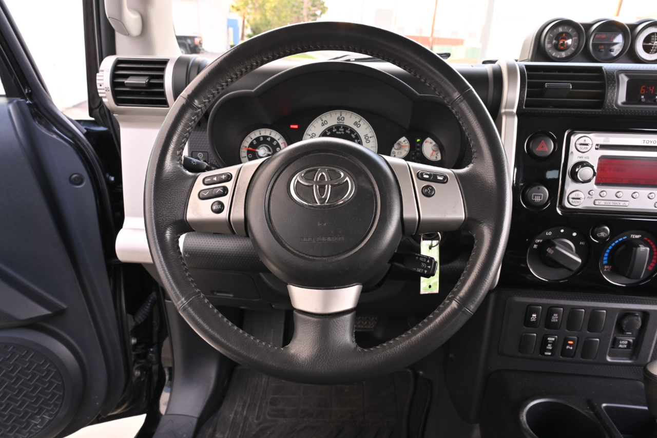 Toyota FJ Cruiser 2WD 2011