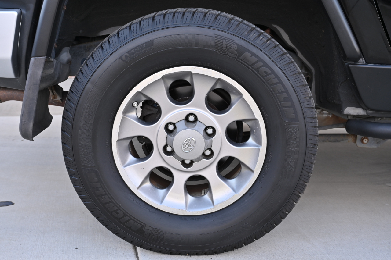 Toyota FJ Cruiser 2WD 2011