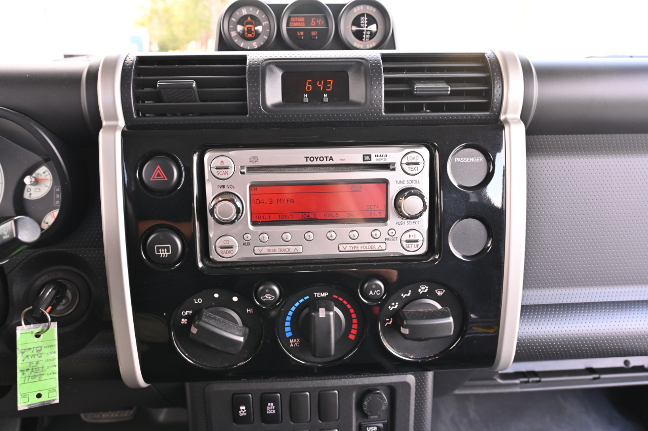 Toyota FJ Cruiser 2WD 2011