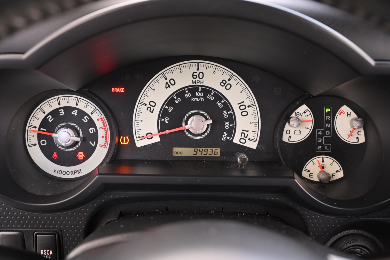Toyota FJ Cruiser 2WD 2011