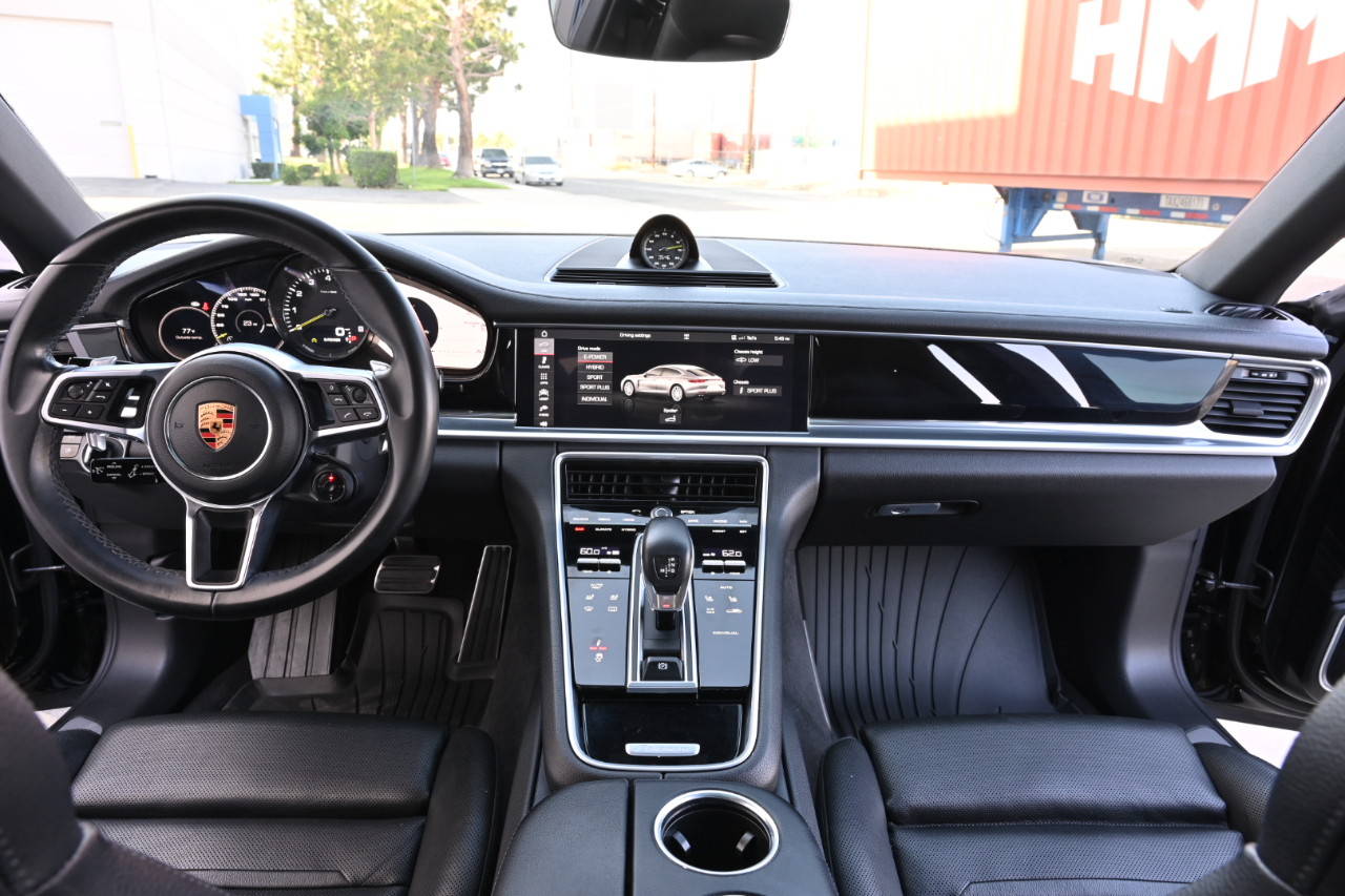 Porsche Panamera Hybrid  2018