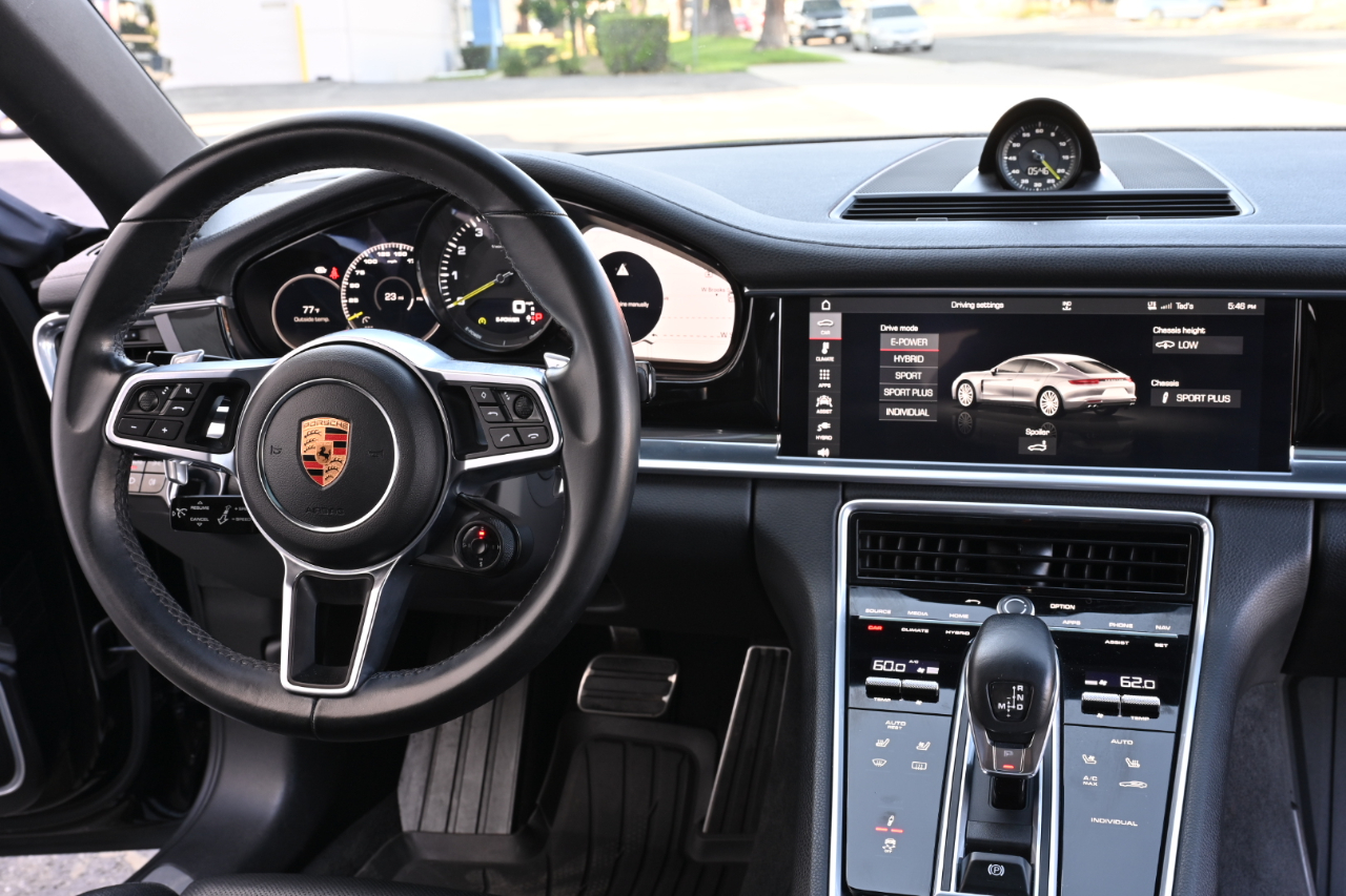 Porsche Panamera Hybrid  2018