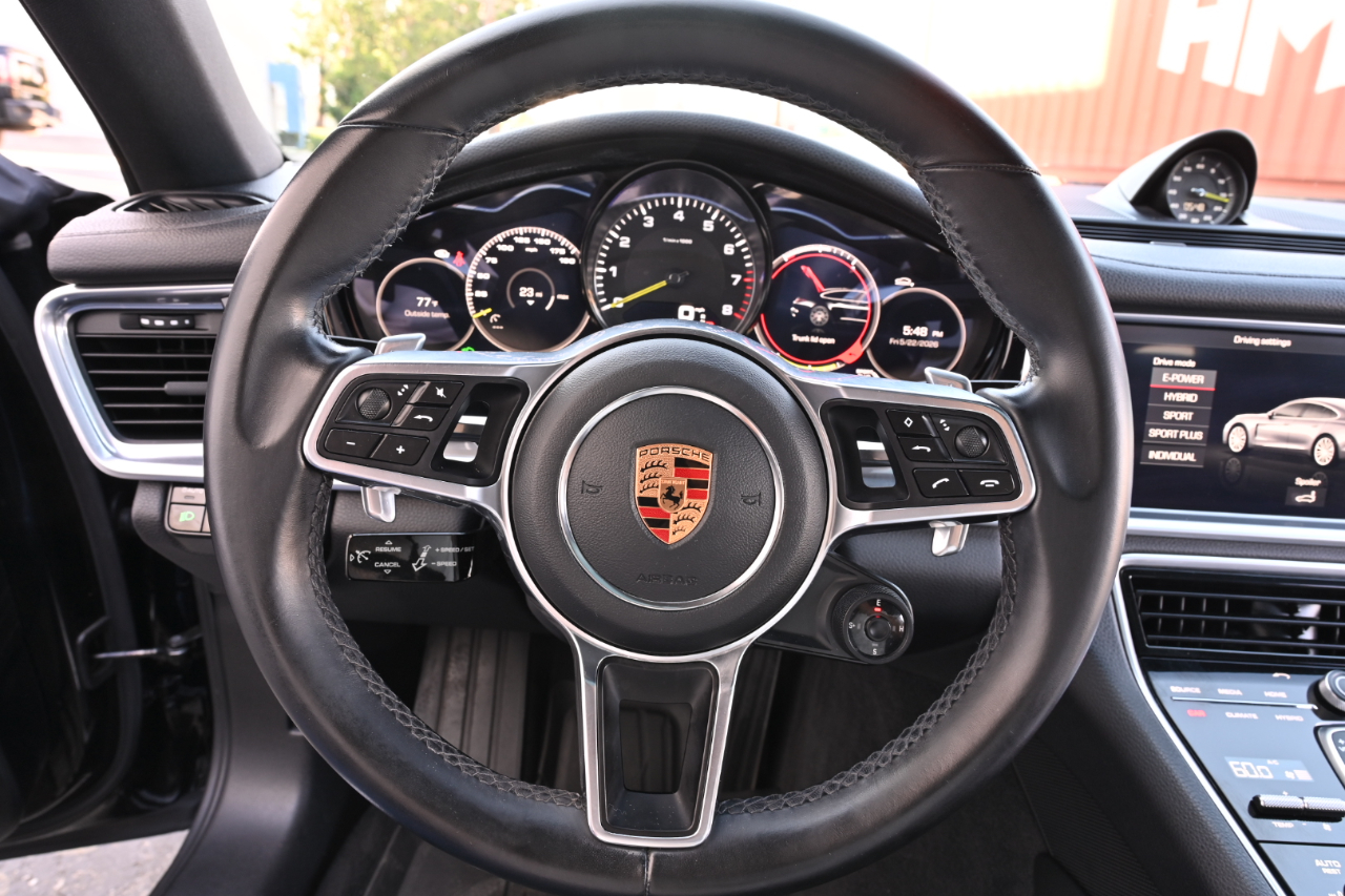 Porsche Panamera Hybrid  2018