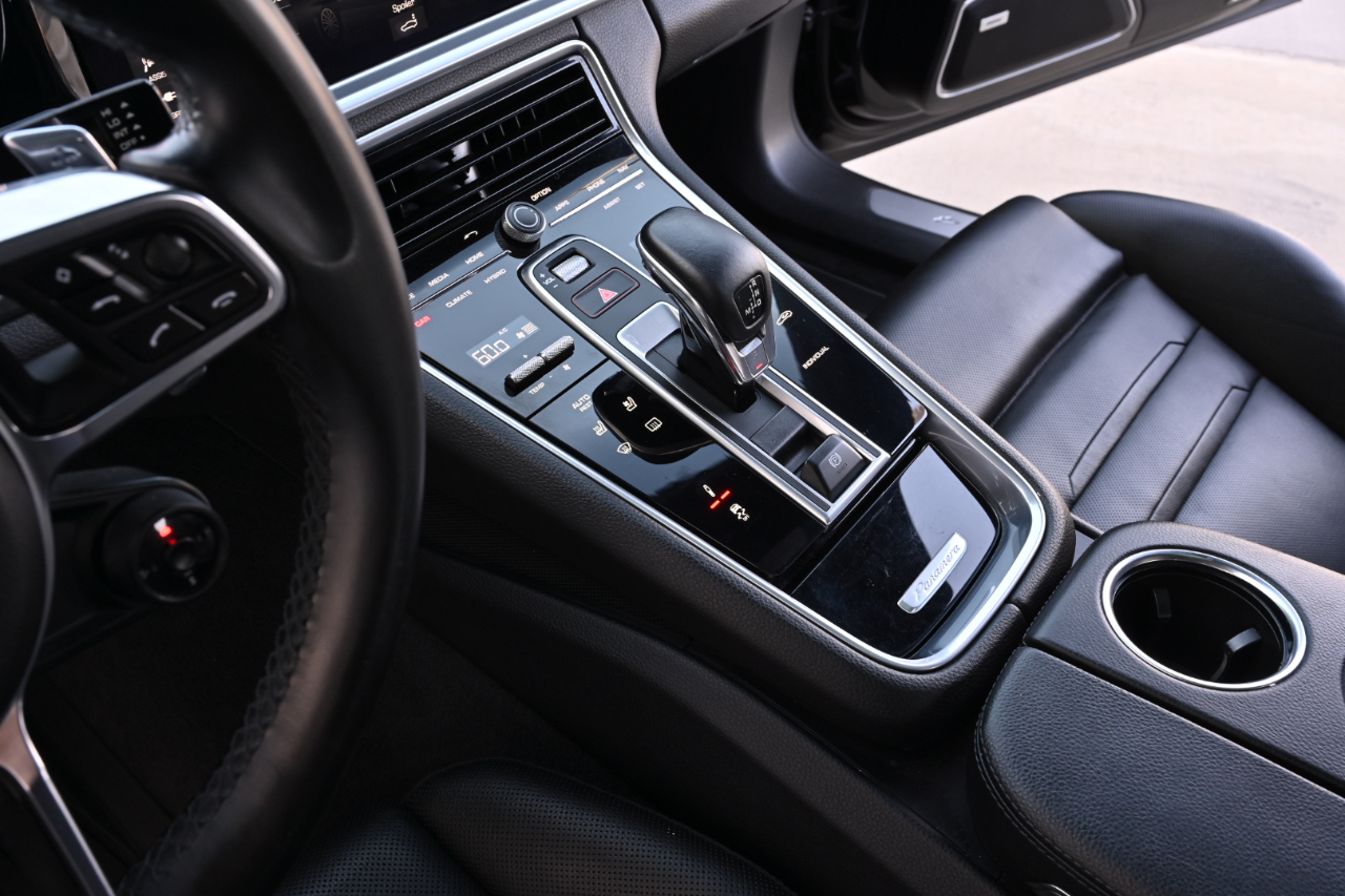 Porsche Panamera Hybrid  2018
