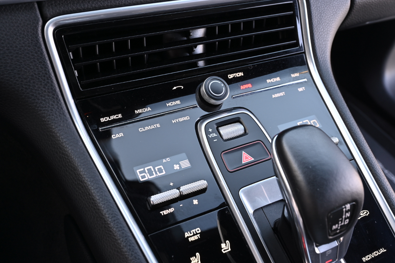 Porsche Panamera Hybrid  2018