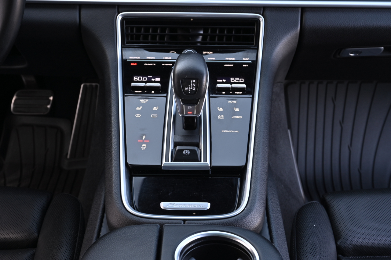 Porsche Panamera Hybrid  2018
