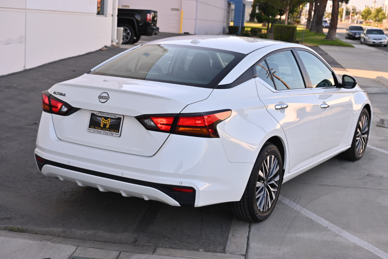 Nissan Altima  2025