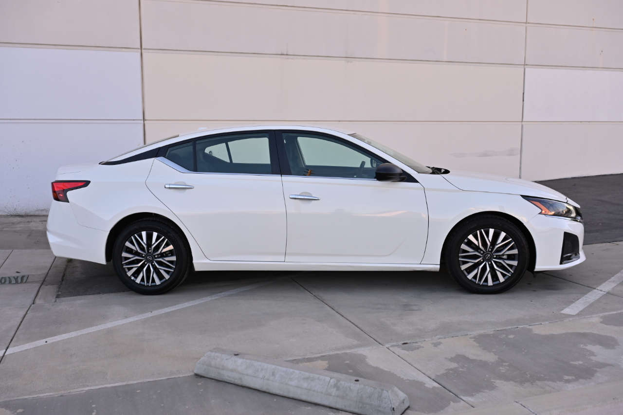 Nissan Altima  2025