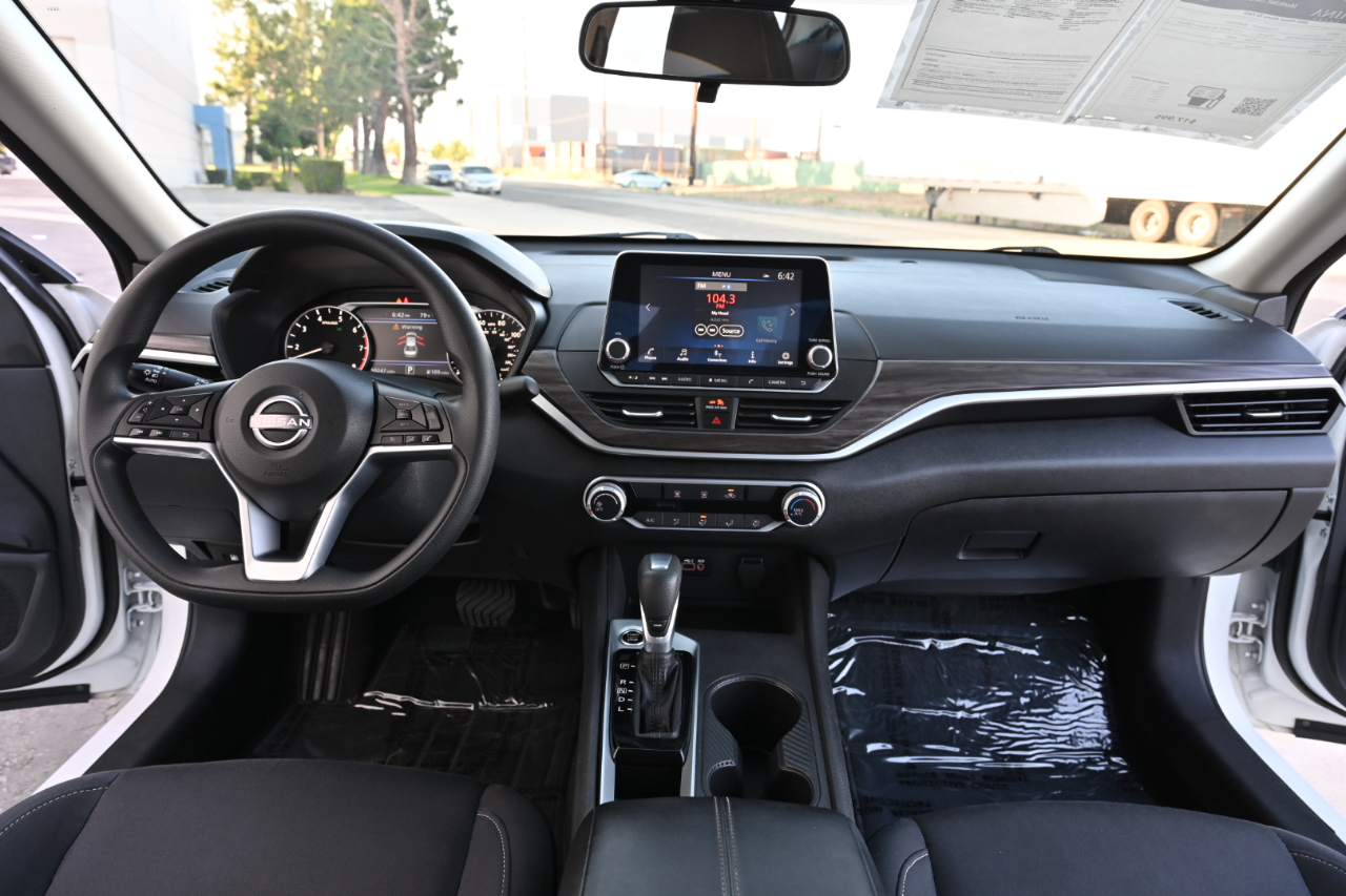 Nissan Altima  2025