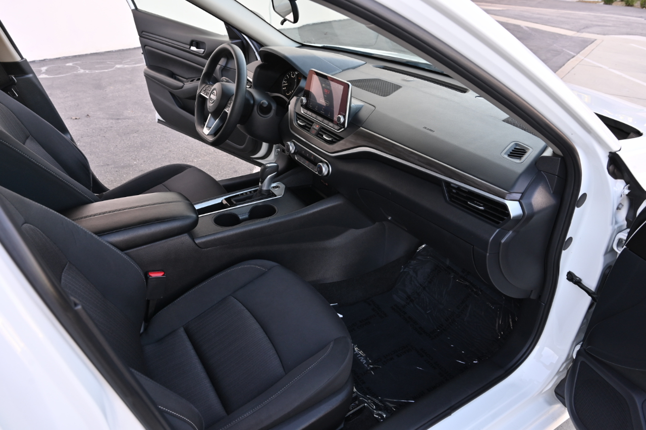 Nissan Altima  2025