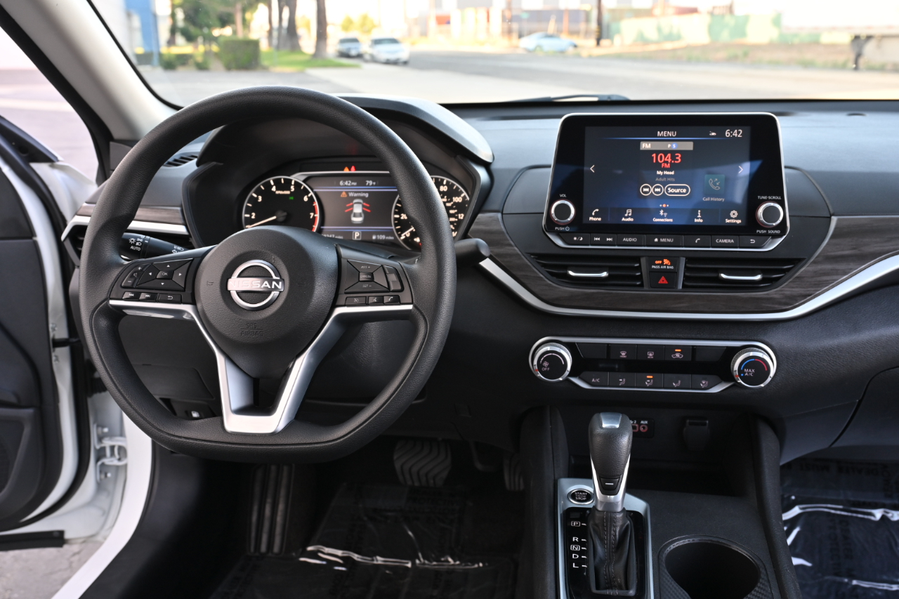Nissan Altima  2025