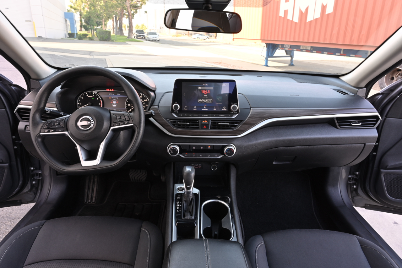 Nissan Altima 2.5 SV Sedan 2024