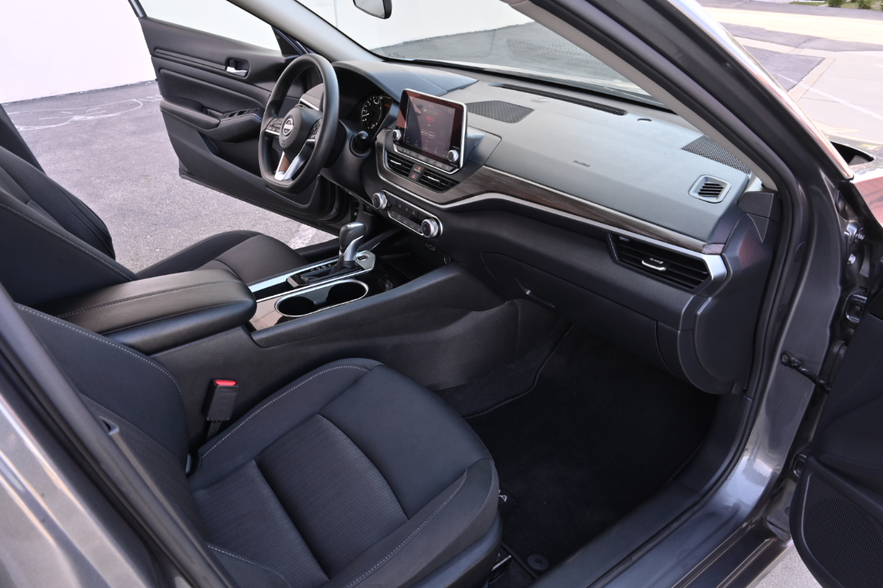 Nissan Altima 2.5 SV Sedan 2024
