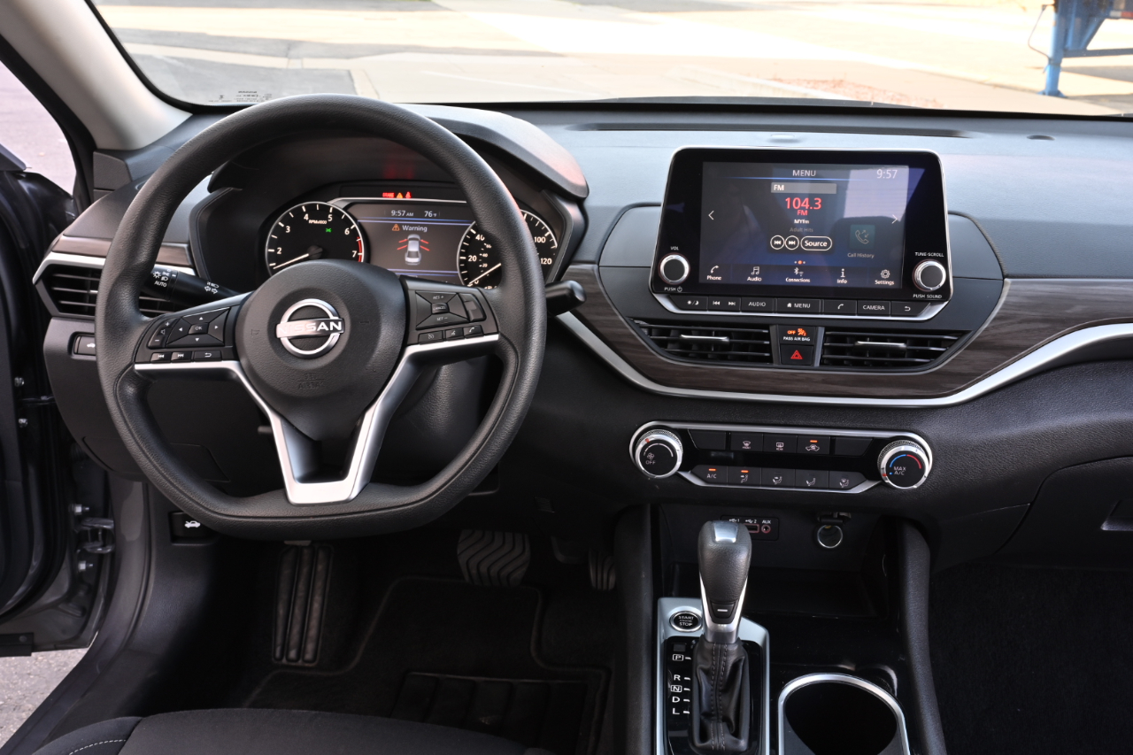 Nissan Altima 2.5 SV Sedan 2024