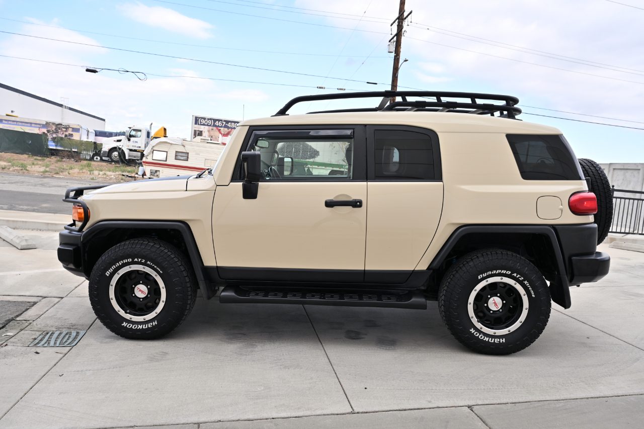 Toyota FJ Cruiser  2010