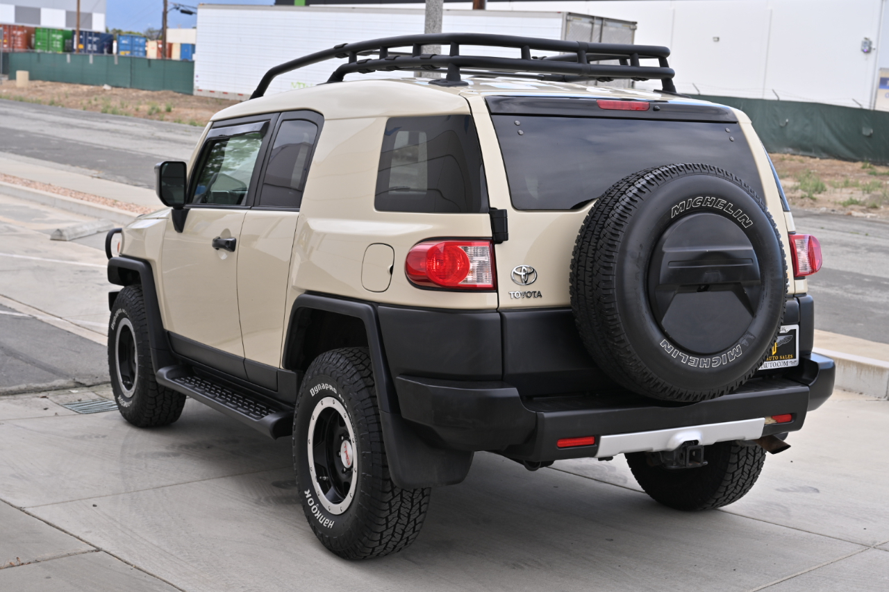 Toyota FJ Cruiser  2010