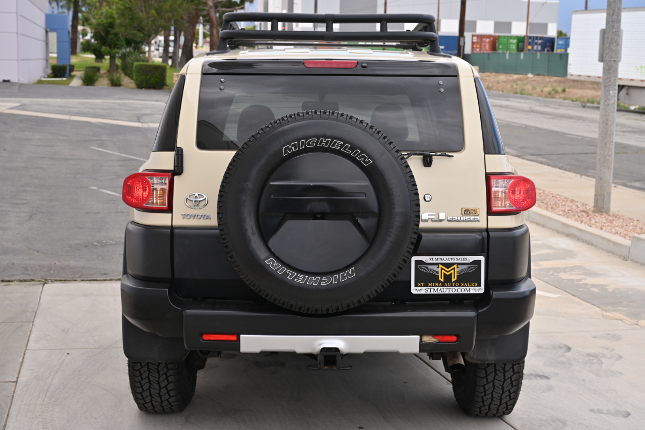 Toyota FJ Cruiser  2010