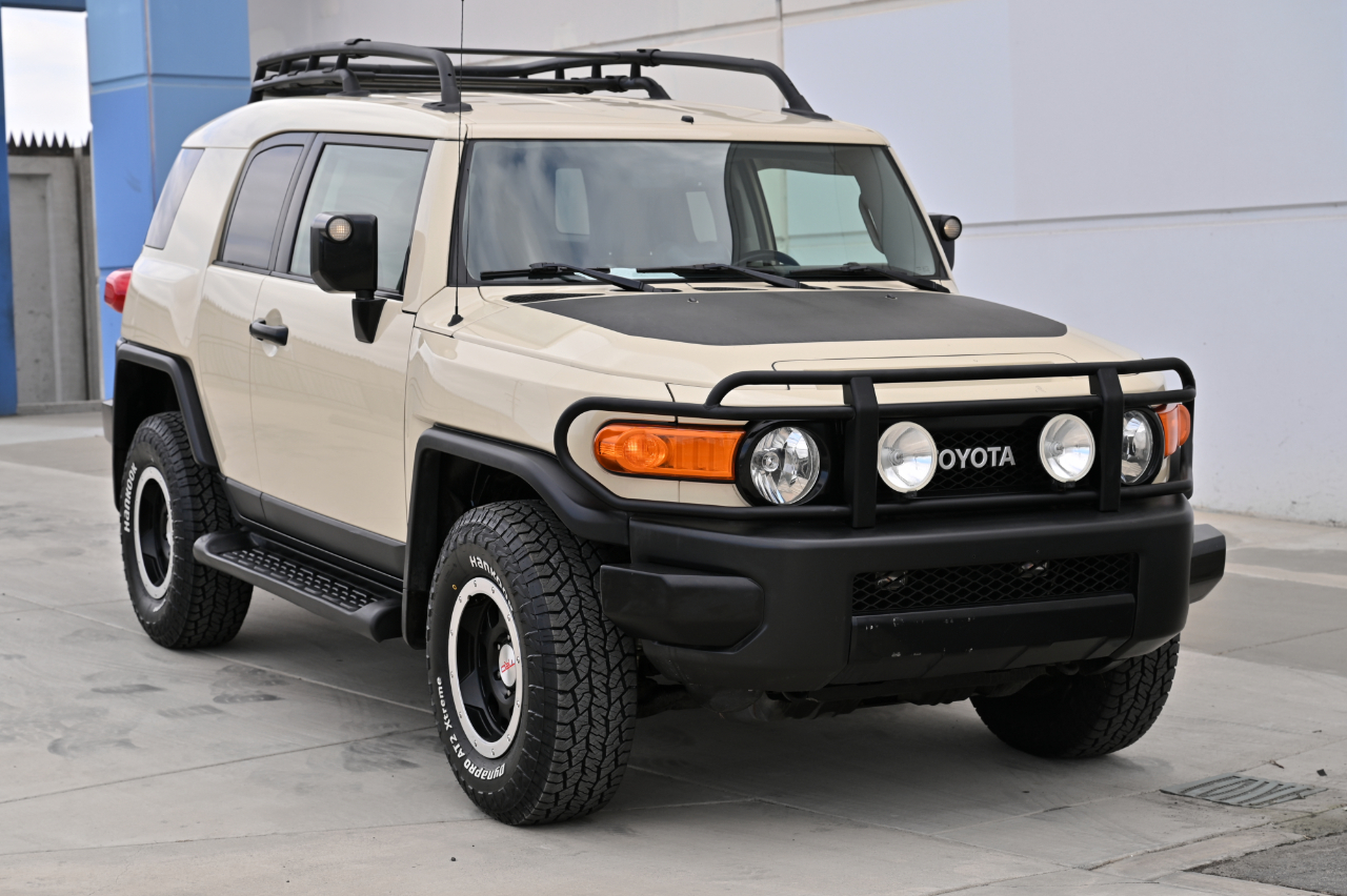 Toyota FJ Cruiser  2010