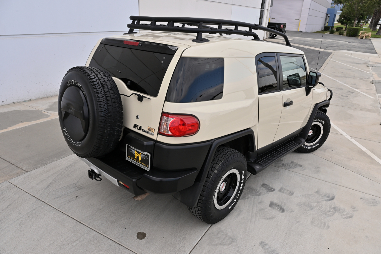Toyota FJ Cruiser  2010
