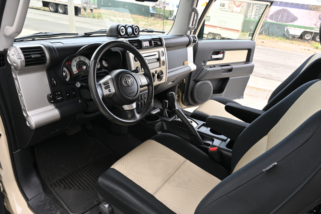 Toyota FJ Cruiser  2010