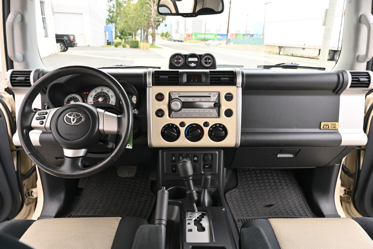 Toyota FJ Cruiser  2010