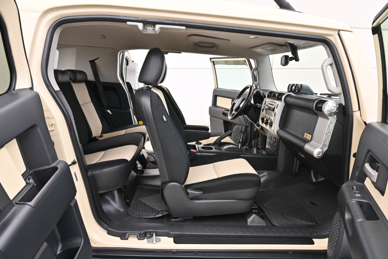 Toyota FJ Cruiser  2010