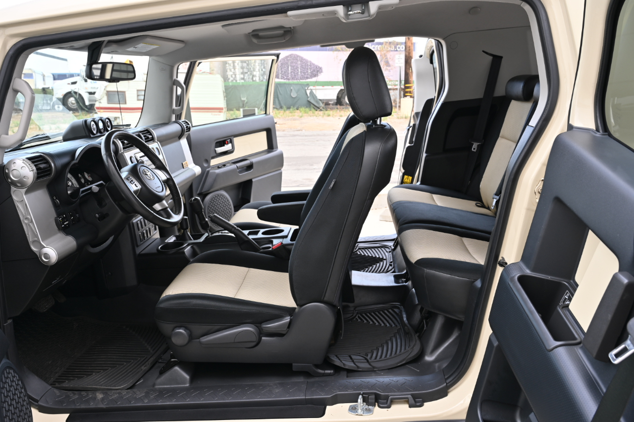 Toyota FJ Cruiser  2010