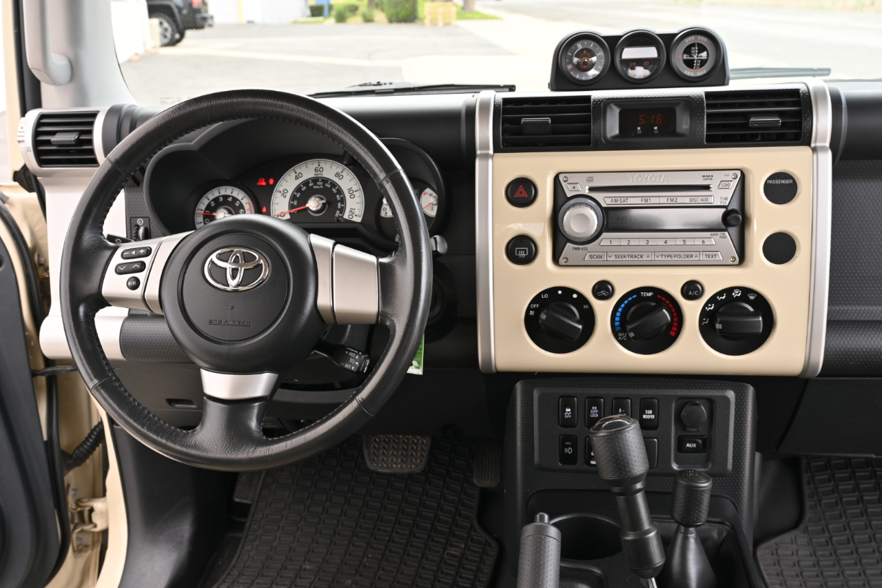 Toyota FJ Cruiser  2010