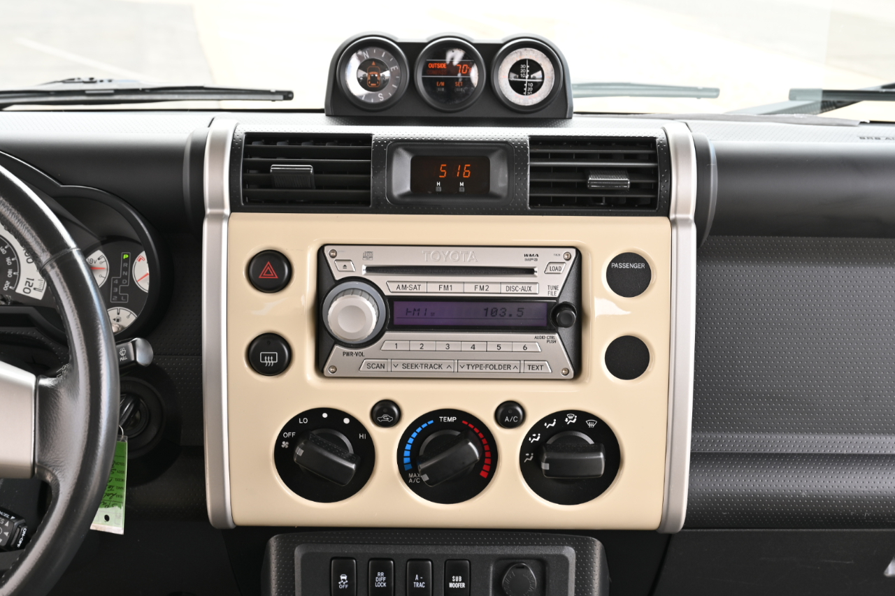 Toyota FJ Cruiser  2010