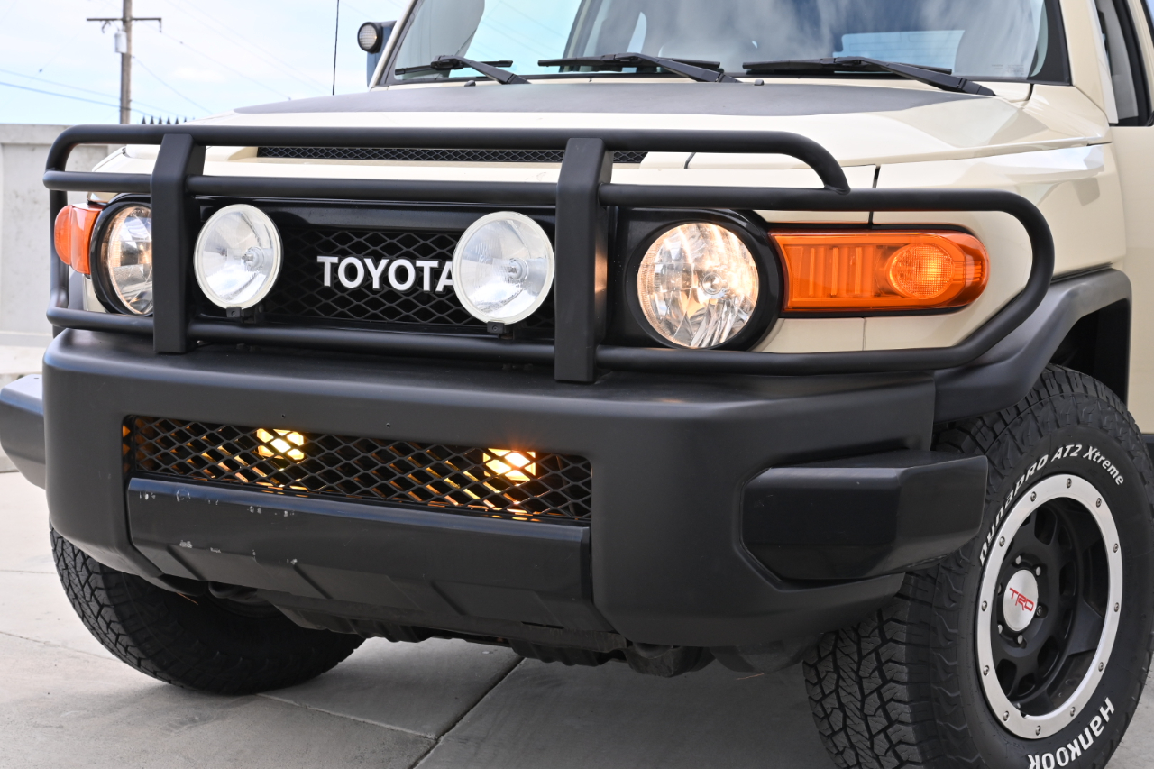 Toyota FJ Cruiser  2010