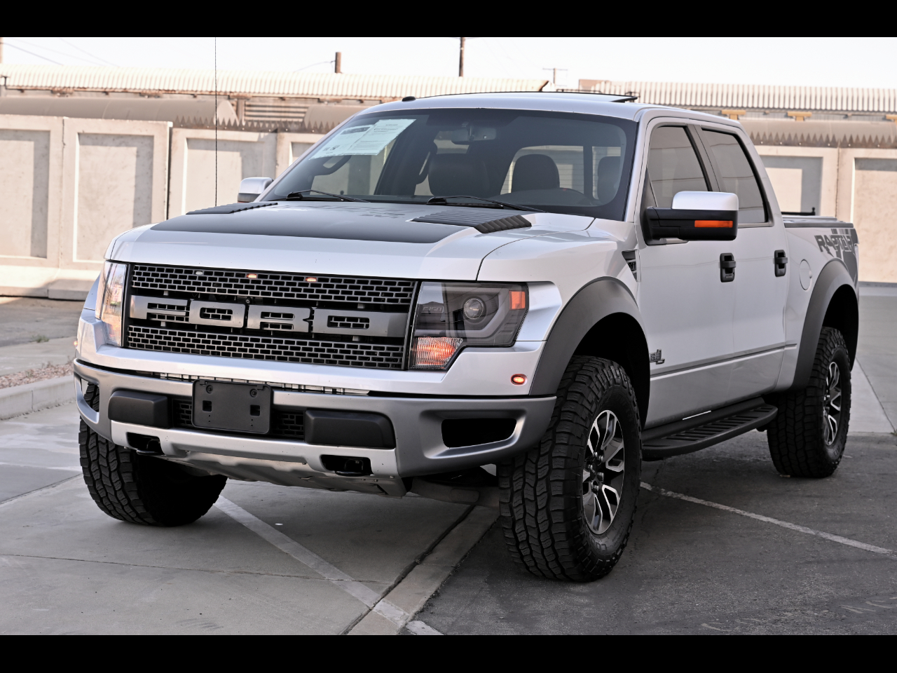 2014 Ford F-150 4WD SuperCrew 145" SVT Raptor