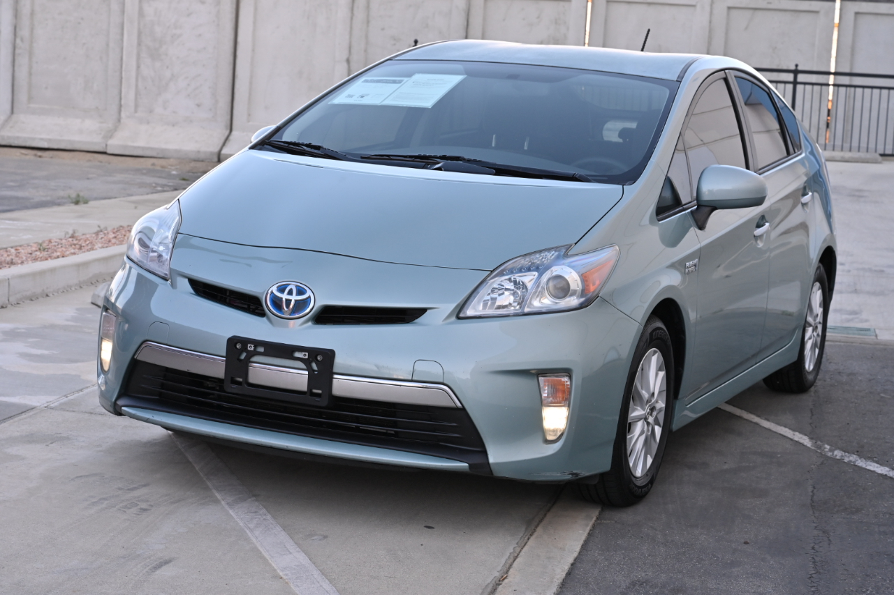Toyota Prius Plug-In  2014