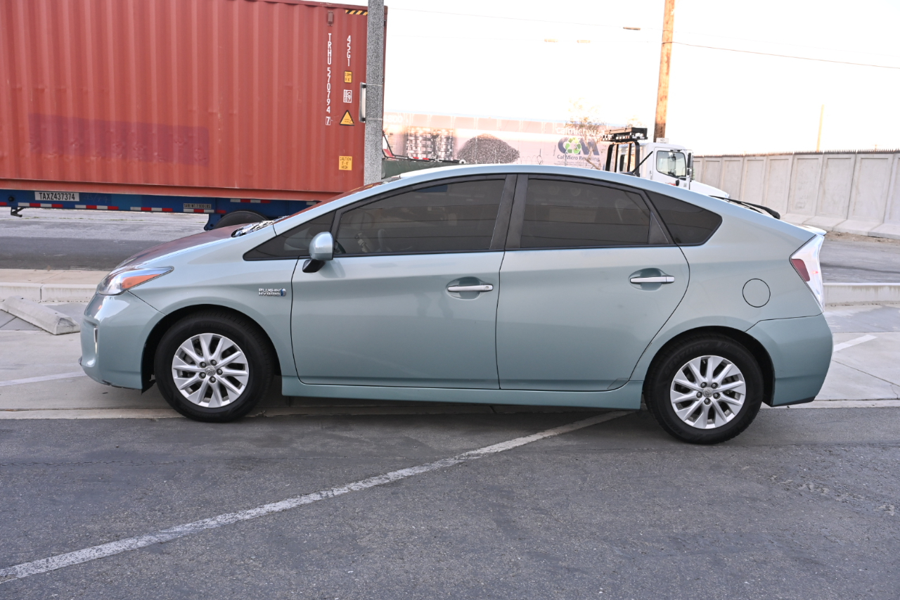 Toyota Prius Plug-In  2014