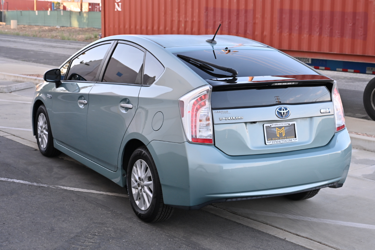 Toyota Prius Plug-In  2014