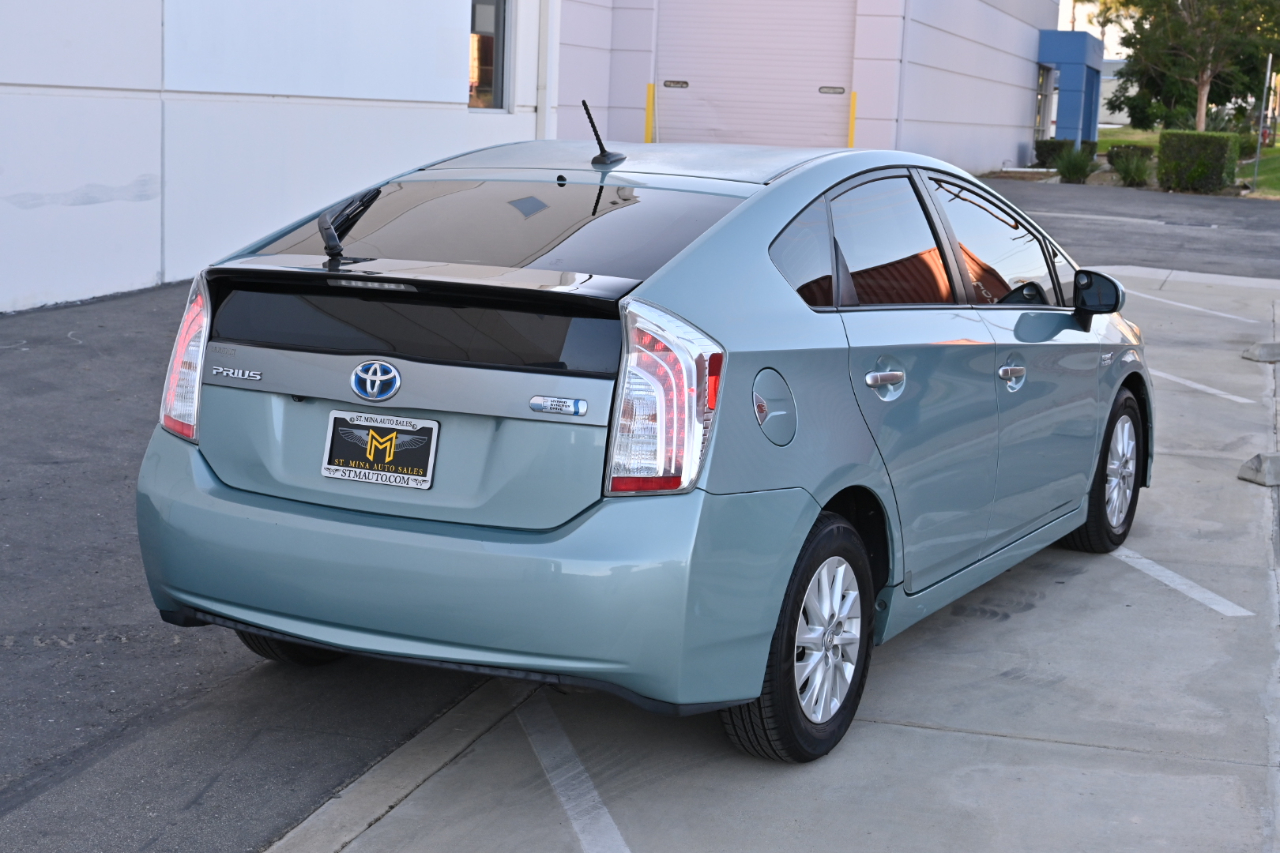 Toyota Prius Plug-In  2014