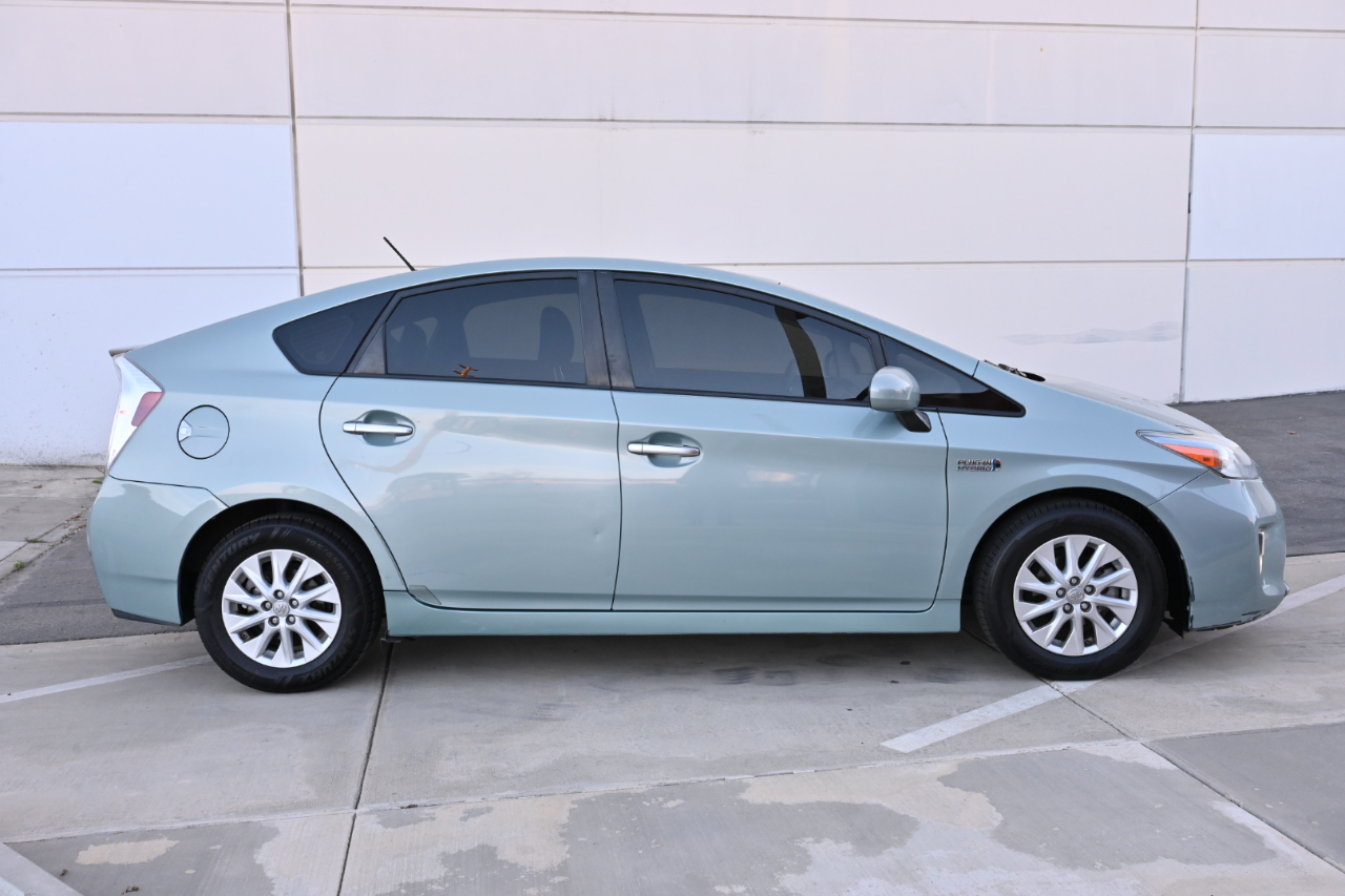 Toyota Prius Plug-In  2014