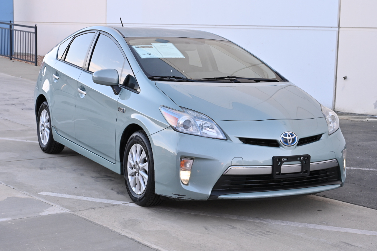 Toyota Prius Plug-In  2014