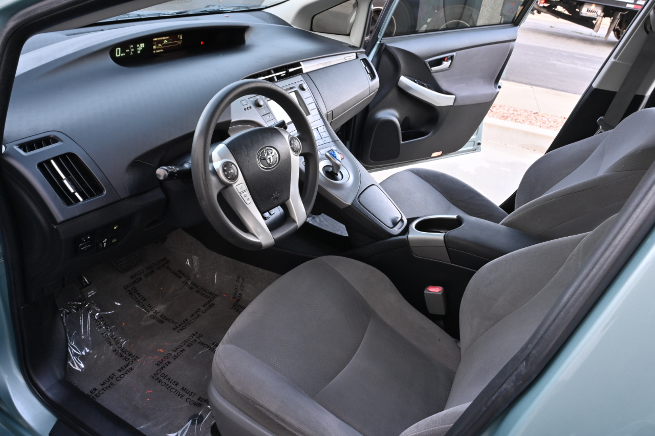 Toyota Prius Plug-In  2014