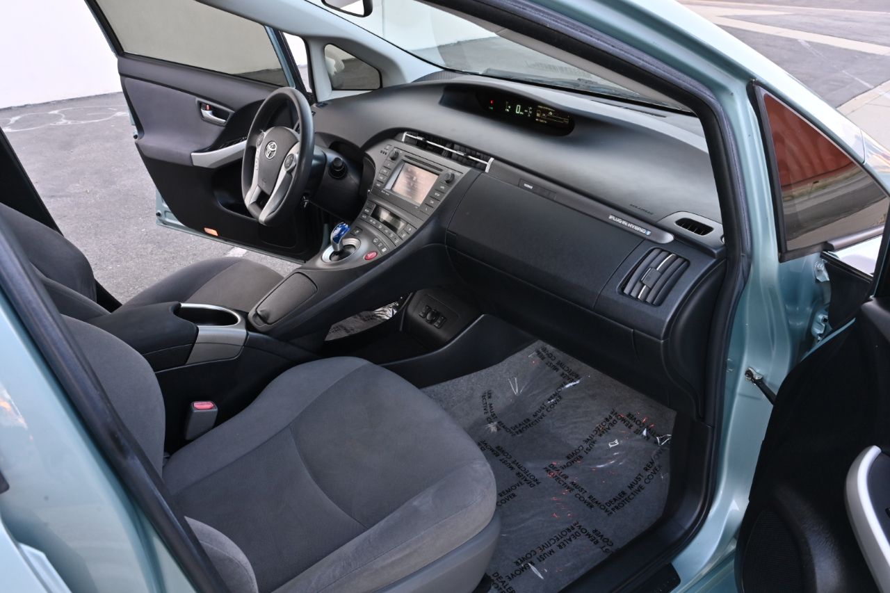 Toyota Prius Plug-In  2014