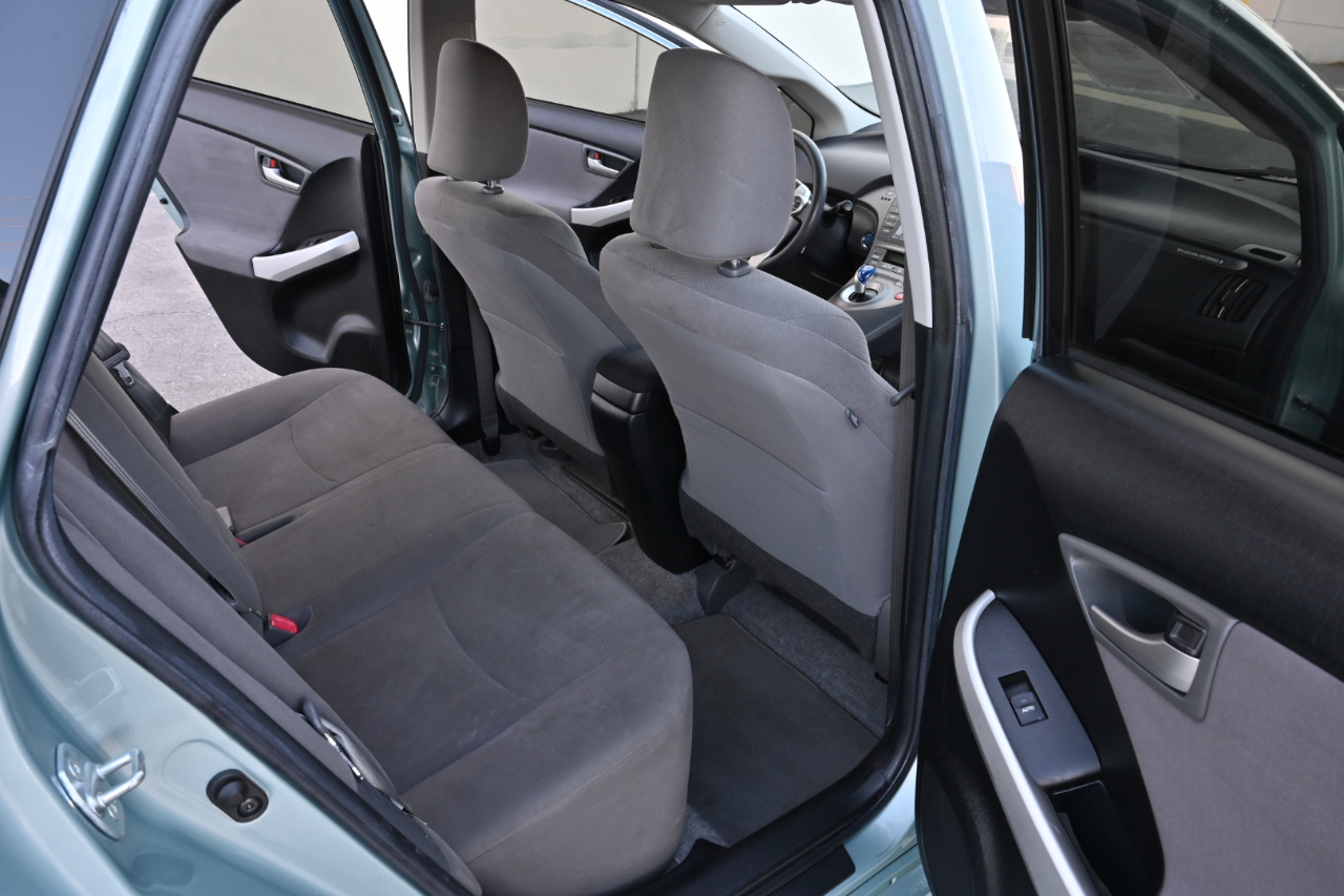 Toyota Prius Plug-In  2014