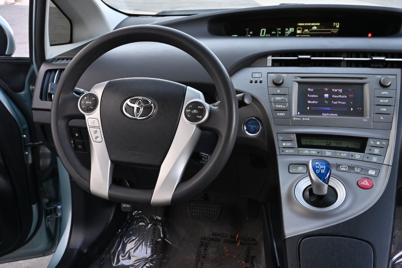 Toyota Prius Plug-In  2014