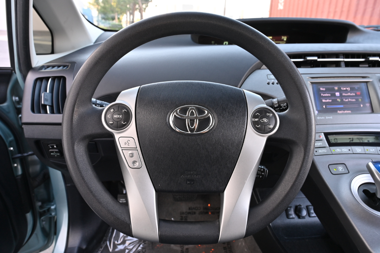 Toyota Prius Plug-In  2014
