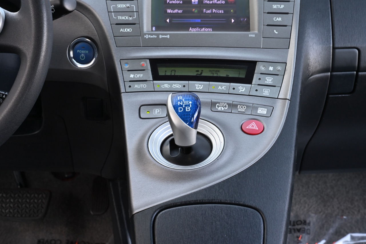 Toyota Prius Plug-In  2014