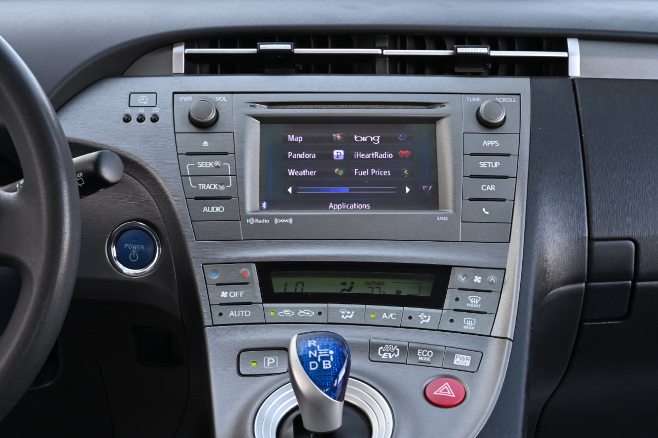 Toyota Prius Plug-In  2014