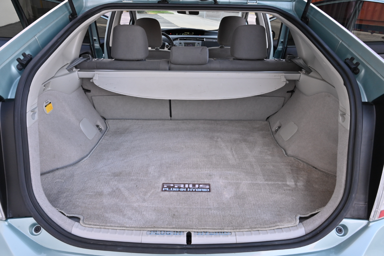 Toyota Prius Plug-In  2014