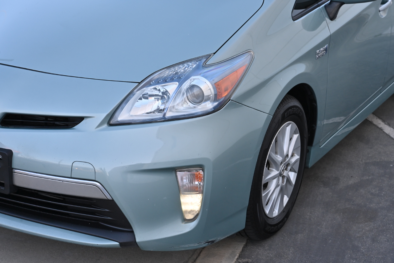 Toyota Prius Plug-In  2014