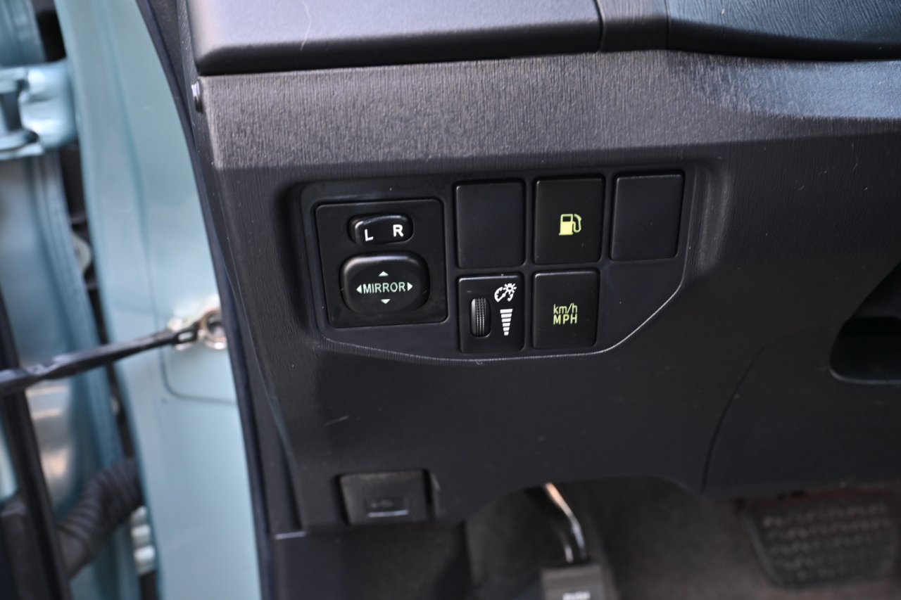 Toyota Prius Plug-In  2014